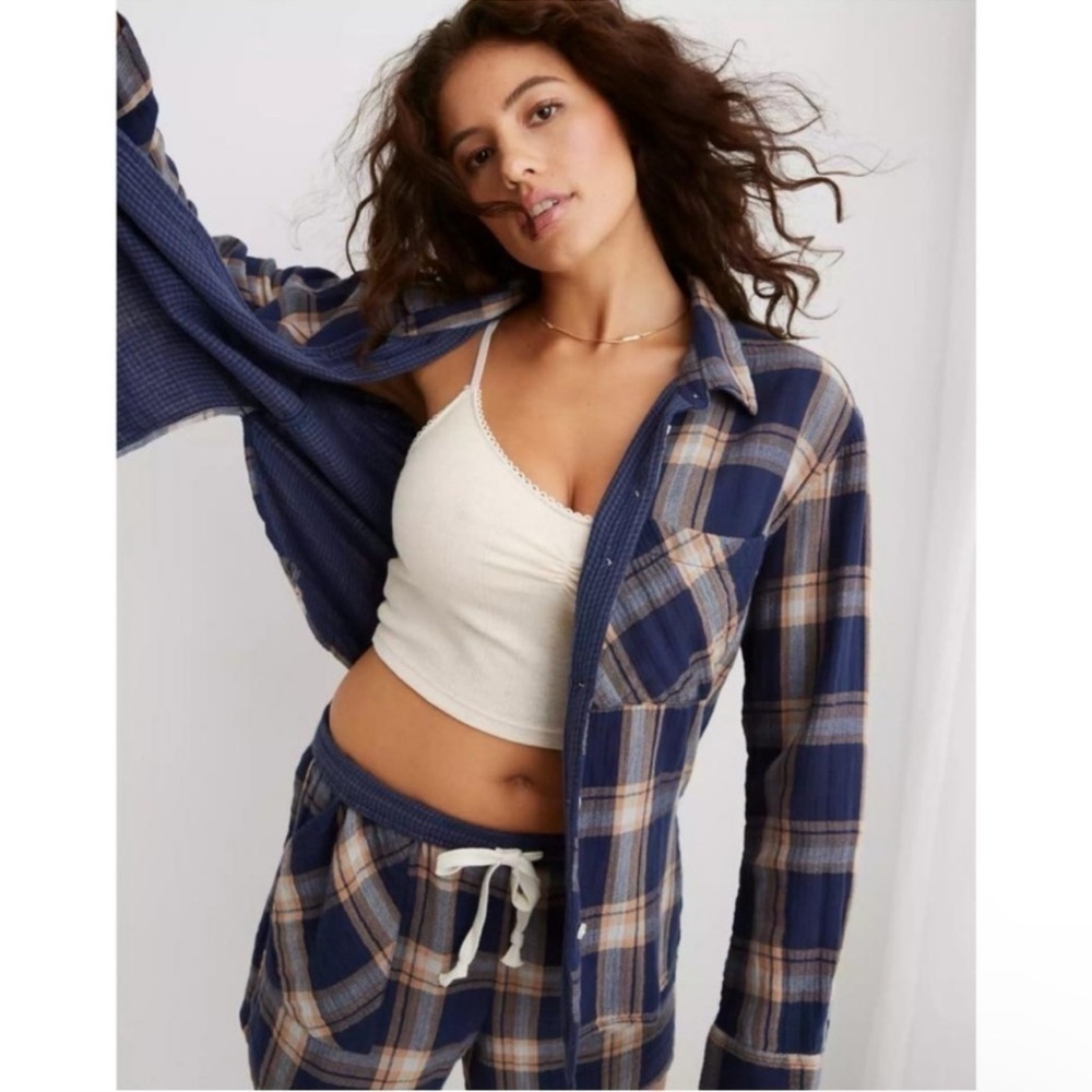 Aerie Super Soft Plaid Shirt Buttoned Navy Blue Tan Cream Size Medium Women’s
